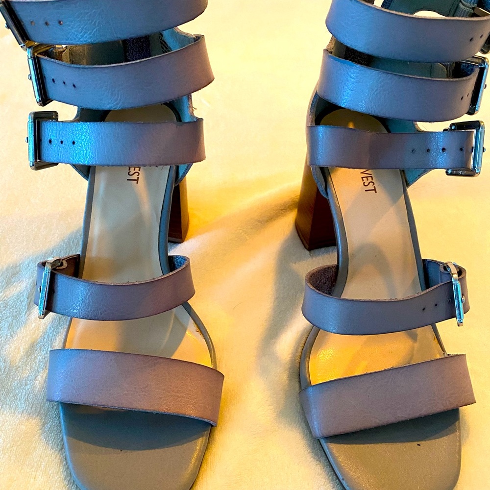 NWOT Nine West size 7 1/2 M sandals. Gray.